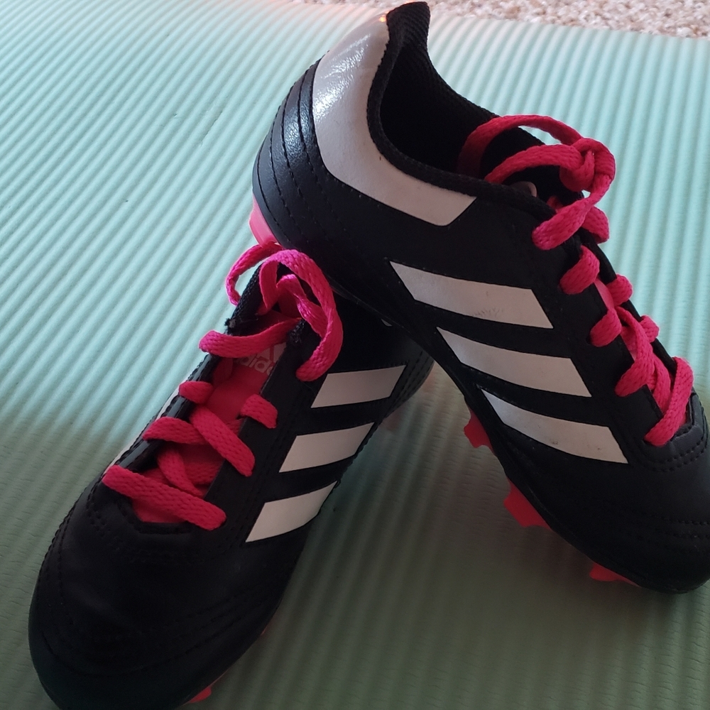 Soccer Shoes, girl , size 11 kids